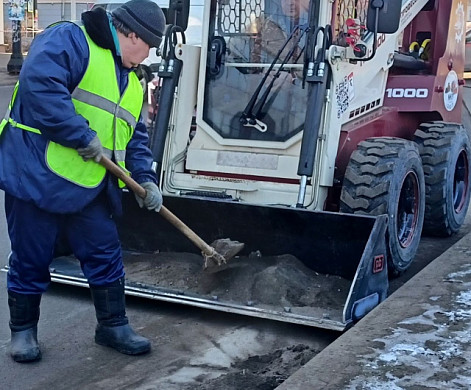 Сезонный смет с ивановских дорог вывозят самосвалами